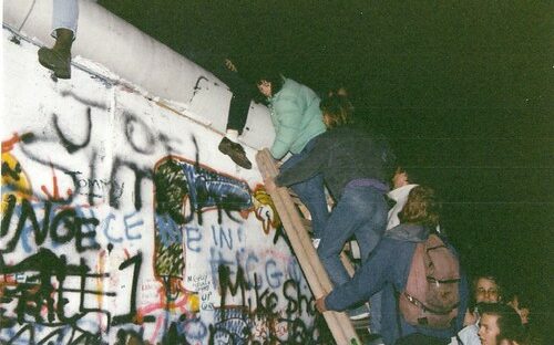 berlin-The-fall-of-the-Berlin-Wall-by-gavinandrewstewart-CC-BY2.0